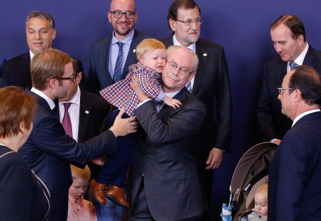 Herman van Rompuy z wnuczką. Fot.PAP/EPA
