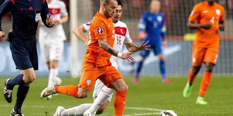Wesley Sneijder z Holandii, Fot. PAP/EPA/KOEN VAN WEEL