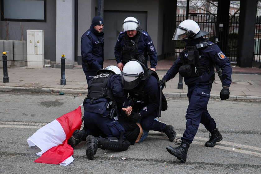 Starcia policji z demonstrantami / autor: PAP/Paweł Supernak