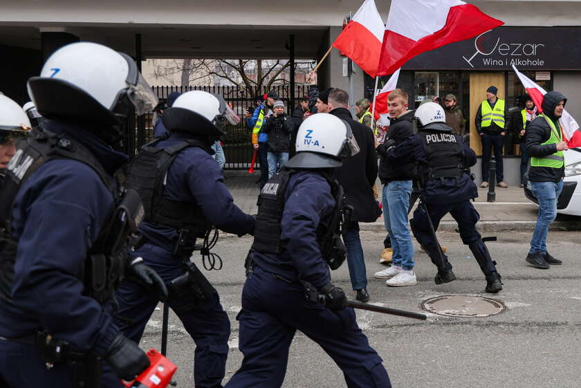 Starcia policji z demonstrantami / autor: PAP/Paweł Supernak