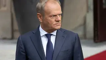 Tusk smutny bo został sam.webp