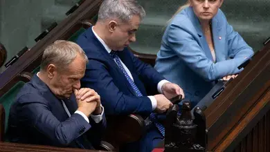 tusk smutny KPO.webp