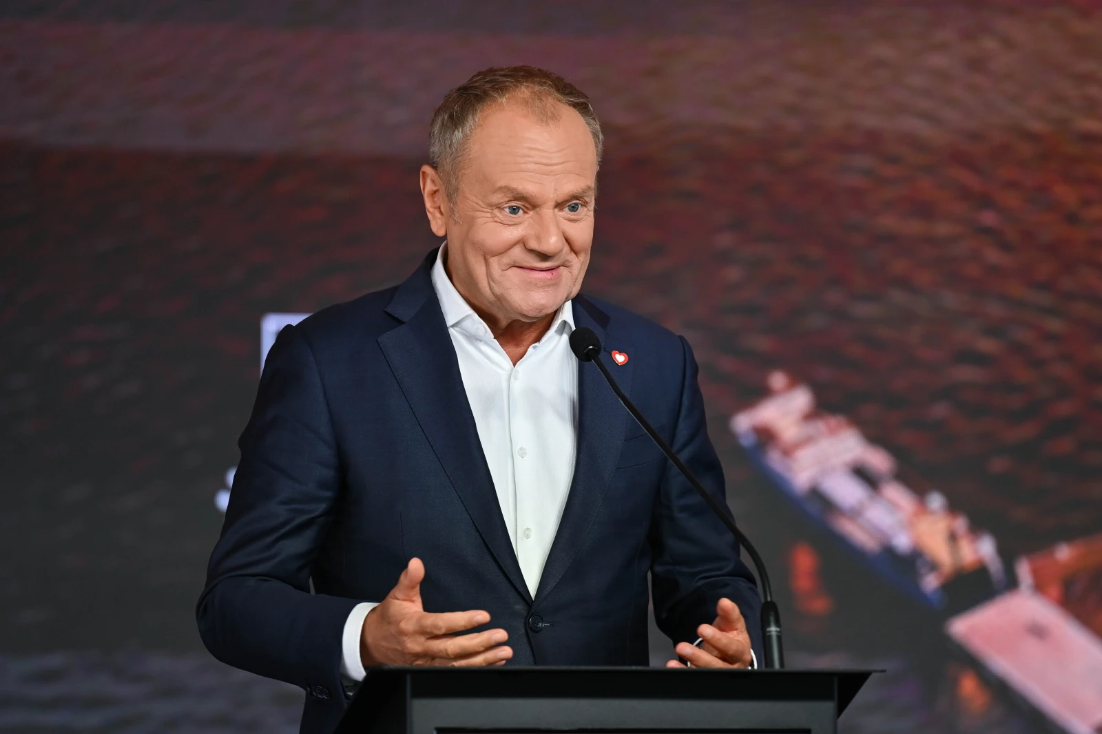 Tusk znów przecina wstęgi na cudzych budowach. Dziś w Gdańsku