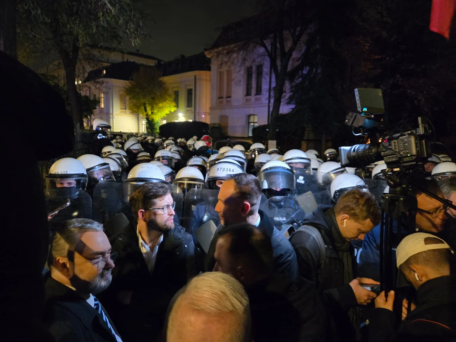 Policja odpowie za zamach stanu? Poseł pokazał szokujące nagranie!