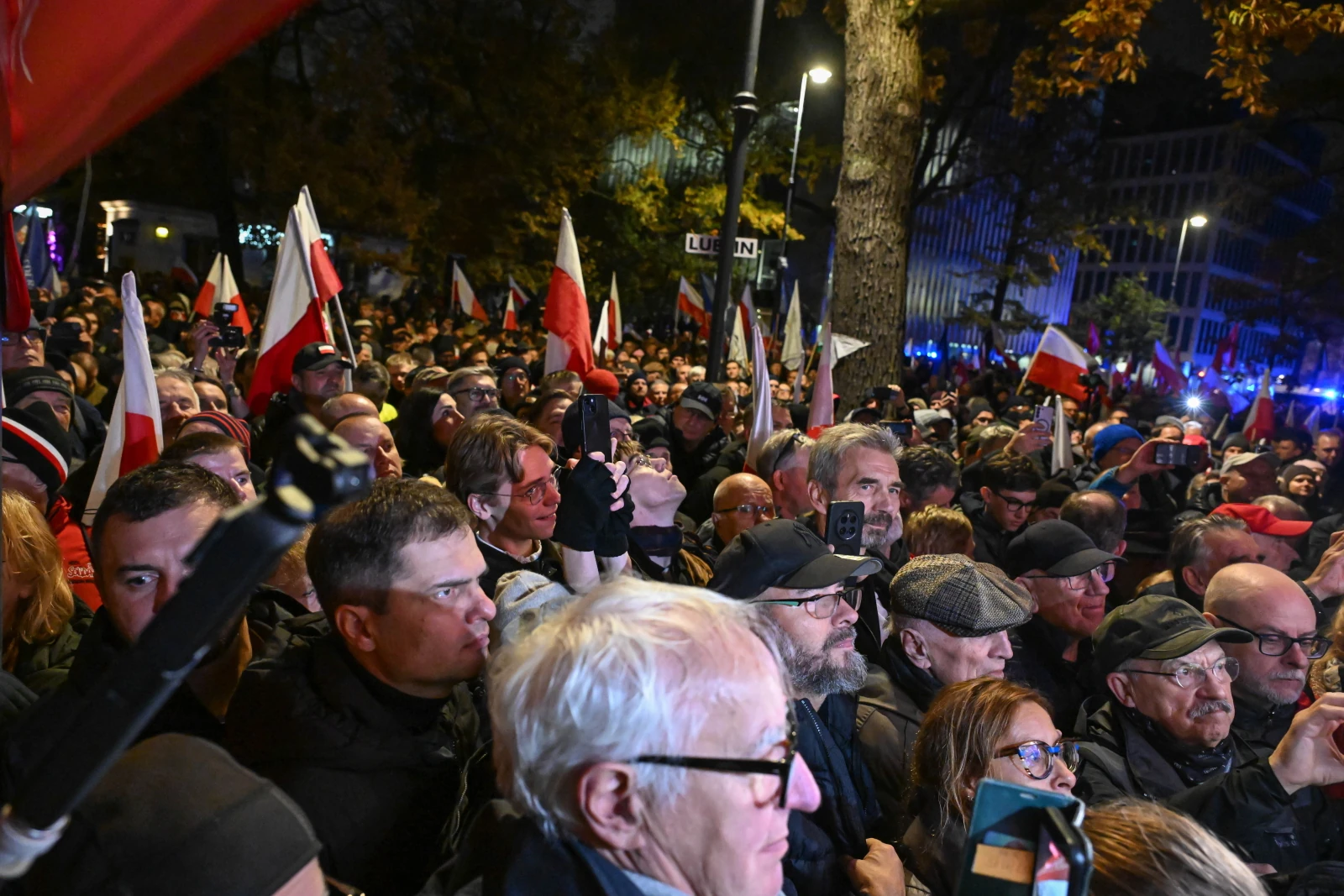 "Tusk dyktator niszczy demokrację". Świat reaguje na zamach na TK!