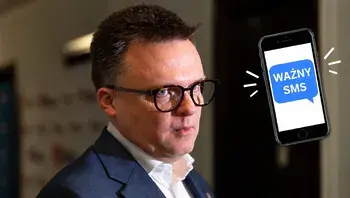 Ważny SMS w biurze.webp