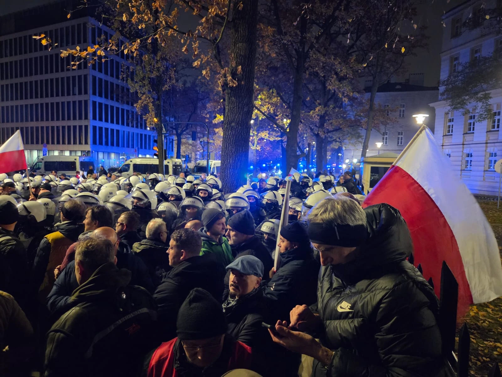 Wstrząsająca relacja spod TK. „Chcą nas usuwać, ściśnięte kobiety”
