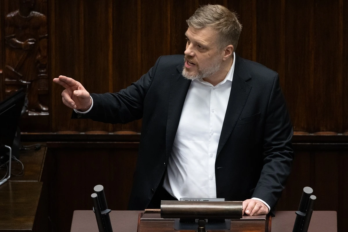 Lewica idzie na noże! Zandberg właśnie dolał oliwy do ognia
