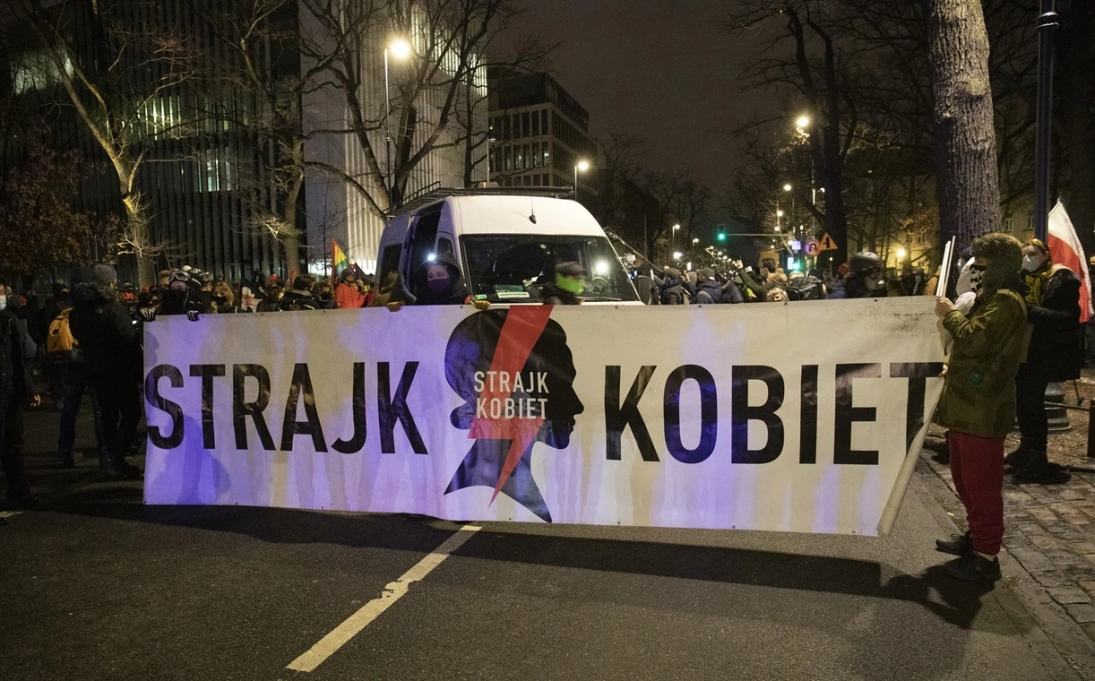 "Strajk Kobiet" jest passe? "Ale żeby Tuska skrytykować…"