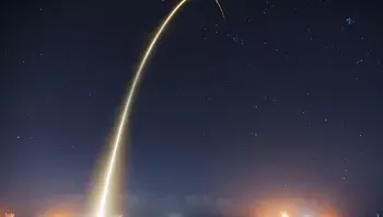 spacex-imagery-rocket-launch-693215_1920.webp