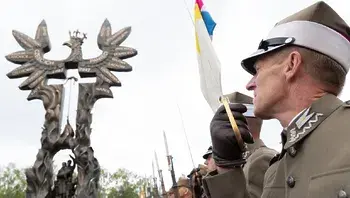Odsłonięcie pomnika ofiar rzezi Wołyńskiej w Domostawie.webp