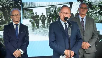 Zastępcy prezesa IPN Karol Polejowski i Krzysztof Szwagrzyk oraz zastępca PG, dyrektor Głównej Komisji Ścigania Zbrodni przeciwko Narodowi Polskiemu Andrzej Pozorski..webp