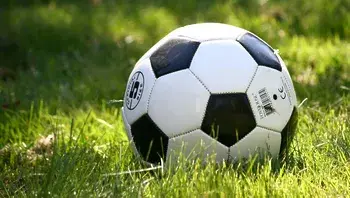 annros-football-1396740_1920.webp
