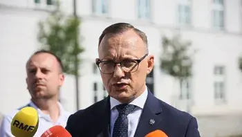 Rzecznik prasowy Prezydenta RP Rafał Leśkiewicz podczas konferencji przed Pałacem Prezydenckim w Warszawie.webp