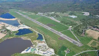Aerial_image_of_the_Leipzig-Altenburg_airport_(view_from_the_west).webp
