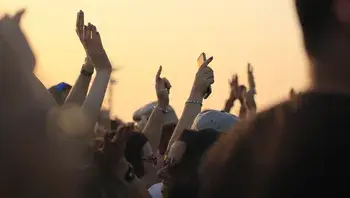 ornaw-hands-4212584.webp