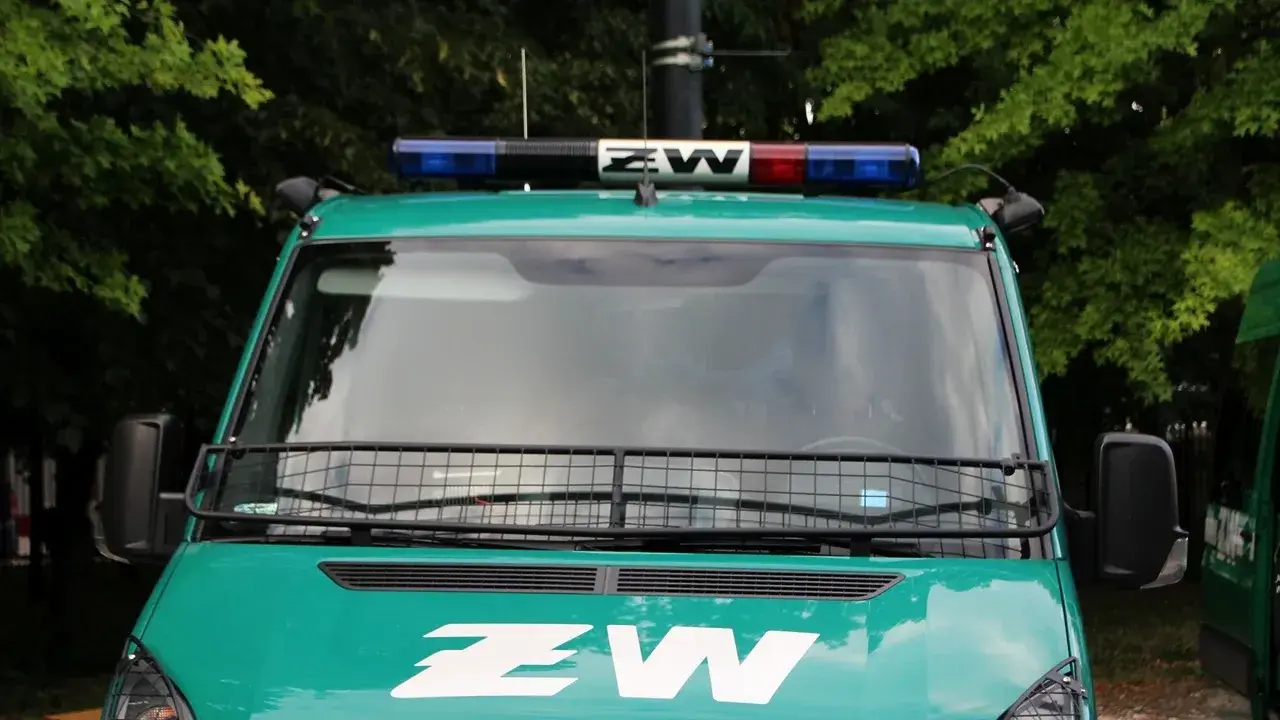 Próbował wejść na teren jednostki wojskowej! Użył... koca